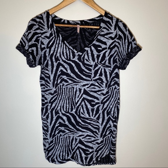 🔥SOLD🔥 Zebra Striped T-Shirt Black Gray Large - Picture 7 of 16